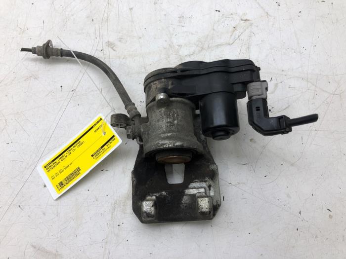 Rear brake calliper, left - 3fe33d07-db6d-4ea9-8269-8db509d75c6a.jpg