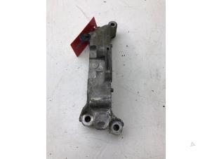 Gebruikte Motorsteun Opel Grandland (X) 1.2 Turbo 12V Prijs € 29,00 Margeregeling aangeboden door Wessel Parts & Service B.V.