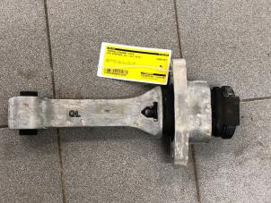 Gebruikte Versnellingsbak Steun Kia Sportage (QL) 1.6 CRDi 16V 136 Prijs € 39,00 Margeregeling aangeboden door Wessel Parts & Service B.V.