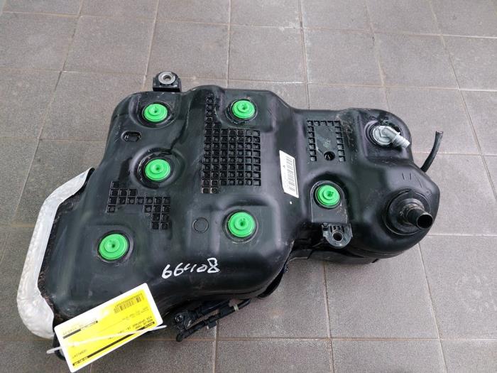 Tank adblue van een Kia Sportage (QL) 1.6 CRDi 16V 136 2019