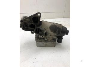 Gebruikte Oliefilterhuis Renault Master III (EV/HV/UV/VA/VB/VD/VF/VG/VJ) 2.3 dCi 145 16V FWD Prijs € 69,00 Margeregeling aangeboden door Wessel Parts & Service B.V.