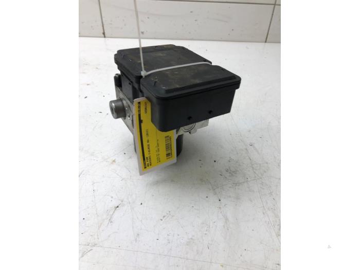 Gebruikte ABS Pomp Mercedes C (W204) 2.2 C-220 CDI 16V BlueEFFICIENCY Prijs € 131,25 Margeregeling aangeboden door Wessel Parts & Service B.V.