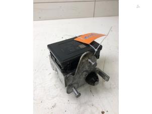 Gebruikte ABS Pomp Mercedes C Estate (S205) C-220 CDI BlueTEC, C-220 d 2.2 16V Prijs € 139,00 Margeregeling aangeboden door Wessel Parts & Service B.V.