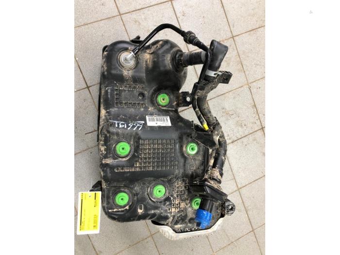 Tank adblue van een Kia Sportage (QL) 1.6 CRDi 16V 136 2019