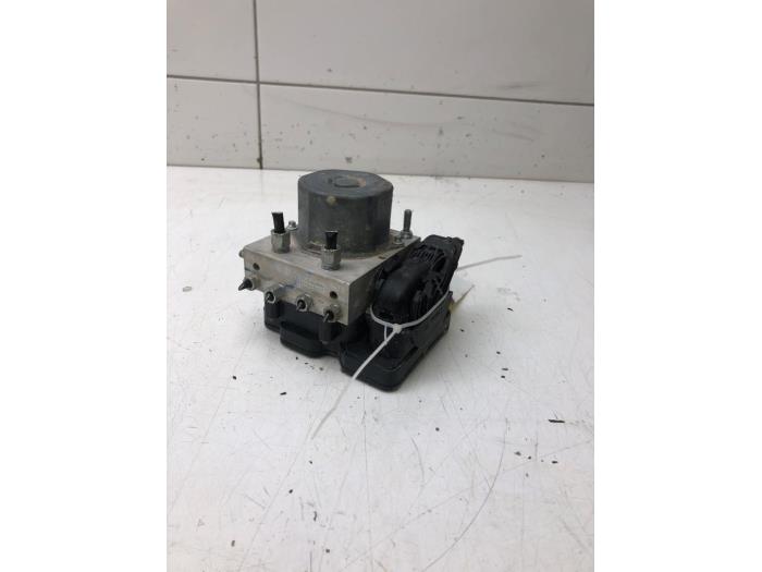 Gebruikte ABS Pomp Nissan Qashqai (J11) 1.3 DIG-T 160 16V Prijs € 236,25 Margeregeling aangeboden door Wessel Parts & Service B.V.