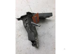 Gebruikte Motorrubber Mercedes E AMG (R238) 3.0 E-53 AMG EQ Boost 24V 4-Matic+ Prijs € 49,00 Margeregeling aangeboden door Wessel Parts & Service B.V.