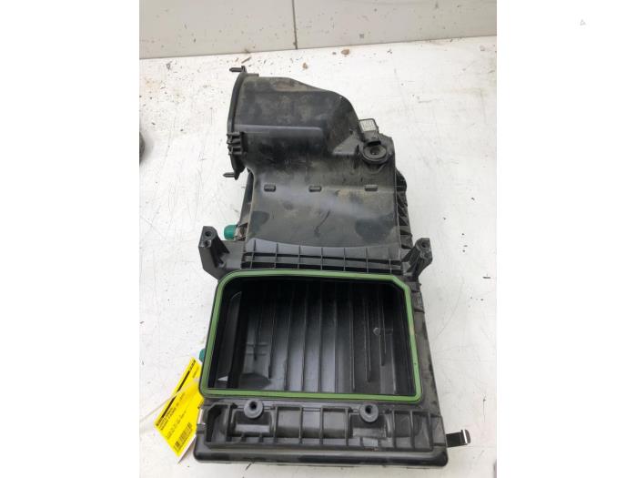 Gebruikte Luchtfilterhuis Mercedes E AMG (R238) 3.0 E-53 AMG EQ Boost 24V 4-Matic+ Prijs € 156,45 Margeregeling aangeboden door Wessel Parts & Service B.V.