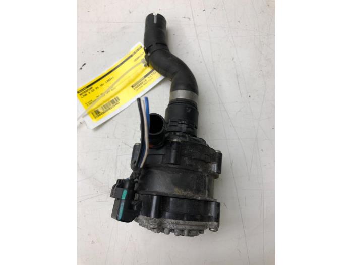 Gebruikte Waterpomp Lynk &amp; Co 01 1.5 PHEV Prijs € 156,45 Margeregeling aangeboden door Wessel Parts & Service B.V.