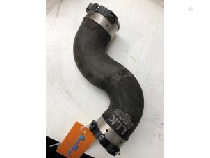 Gebruikte Intercooler Slang Mercedes Sprinter 3,5t (907.6/910.6) 311 CDI 2.1 D RWD Prijs € 39,00 Margeregeling aangeboden door Wessel Parts & Service B.V.