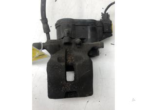 Gebruikte Remklauw (Tang) rechts-achter Volvo XC40 (XZ) 2.0 D3 16V Prijs € 125,00 Margeregeling aangeboden door Wessel Parts & Service B.V.