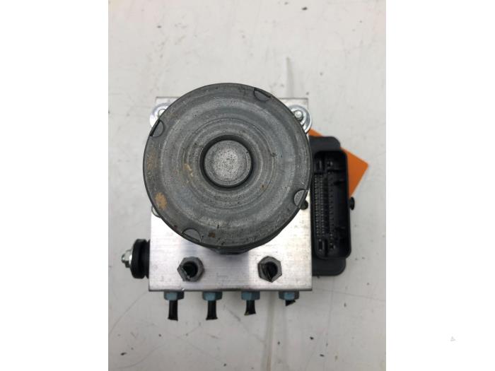 Gebruikte ABS Pomp Mercedes Vito (447.6) 1.6 111 CDI 16V Prijs € 82,95 Margeregeling aangeboden door Wessel Parts & Service B.V.
