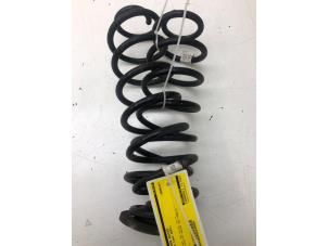 Gebruikte Schroefveer achter Volkswagen Taigo 1.0 TSI 110 12V Prijs € 49,00 Margeregeling aangeboden door Wessel Parts & Service B.V.