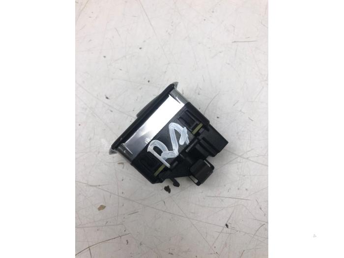 MERCEDES-BENZ CLA-Class C117 (2013-2016) Front Left Door Window Switch 2049058102 23608964