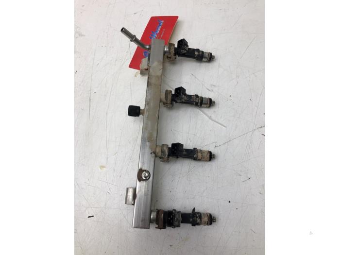 Gebruikte Injector brug Opel Corsa E 1.4 16V Prijs € 82,95 Margeregeling aangeboden door Wessel Parts & Service B.V.