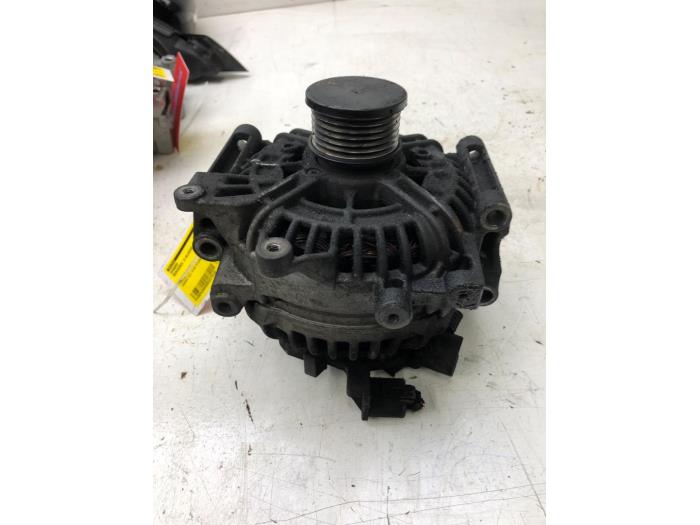 Gebruikte Dynamo Mercedes C (W203) 2.2 C-220 CDI 16V Prijs € 93,45 Margeregeling aangeboden door Wessel Parts & Service B.V.