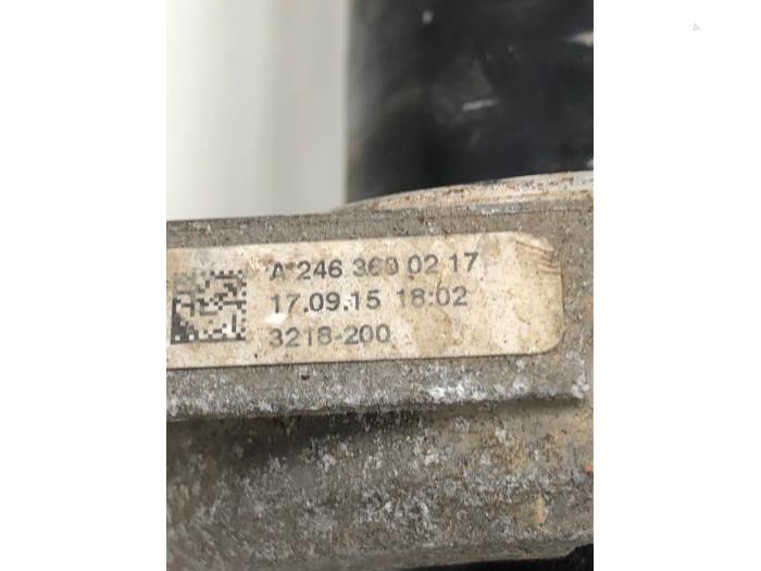 Tussenas van een Mercedes-Benz CLA Shooting Brake (117.9) 1.5 CLA-180 d 16V 2015