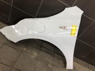 Gebruikte Spatbord links-voor Kia Ceed (CDB5/CDBB) 1.4i 16V Prijs € 99,00 Margeregeling aangeboden door Wessel Parts & Service B.V.