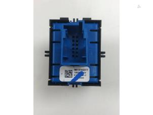 Gebruikte Handrem schakelaar Opel Mokka 1.2 Turbo 12V Prijs € 35,00 Margeregeling aangeboden door Wessel Parts & Service B.V.