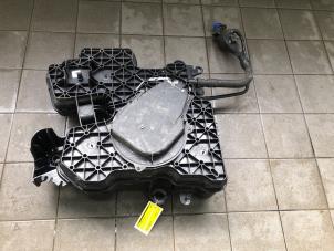 Gebruikte Adblue tank Opel Vivaro 2.0 CDTI 122 Prijs € 699,00 Margeregeling aangeboden door Wessel Parts & Service B.V.