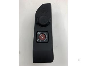 Gebruikte 12 Volt aansluiting Opel Vivaro 2.0 CDTI 122 Prijs € 39,00 Margeregeling aangeboden door Wessel Parts & Service B.V.