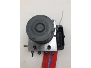 Gebruikte ABS Pomp Opel Vivaro 2.0 CDTI 122 Prijs € 149,00 Margeregeling aangeboden door Wessel Parts & Service B.V.