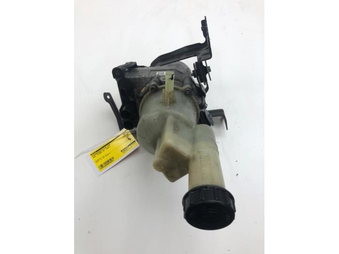 Stuurbekrachtiging Pomp van een Opel Vivaro 2.0 CDTI 122 2021