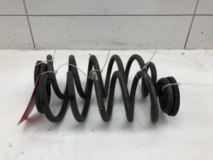 Gebruikte Schroefveer achter Opel Astra K 1.6 CDTI 110 16V Prijs € 39,00 Margeregeling aangeboden door Wessel Parts & Service B.V.