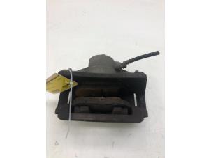 Gebruikte Remklauw (Tang) rechts-voor Opel Grandland (X) 1.6 Turbo 16V Hybrid4 Prijs € 59,00 Margeregeling aangeboden door Wessel Parts & Service B.V.