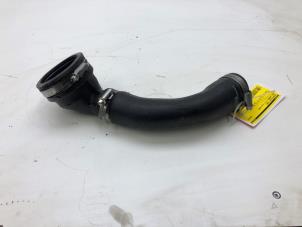 Gebruikte Intercooler Slang Opel Grandland (X) 1.6 Turbo 16V Hybrid4 Prijs € 39,00 Margeregeling aangeboden door Wessel Parts & Service B.V.