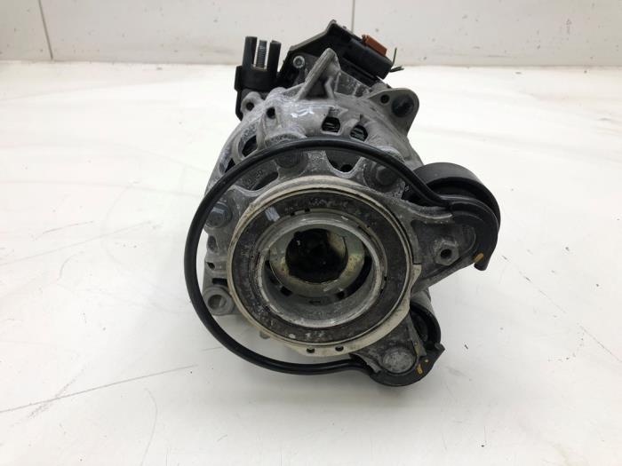 Dynamo van een Opel Grandland (X) 1.6 Turbo 16V Hybrid4 2020