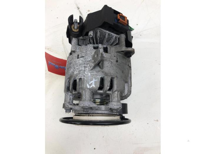 Dynamo van een Opel Grandland (X) 1.6 Turbo 16V Hybrid4 2020