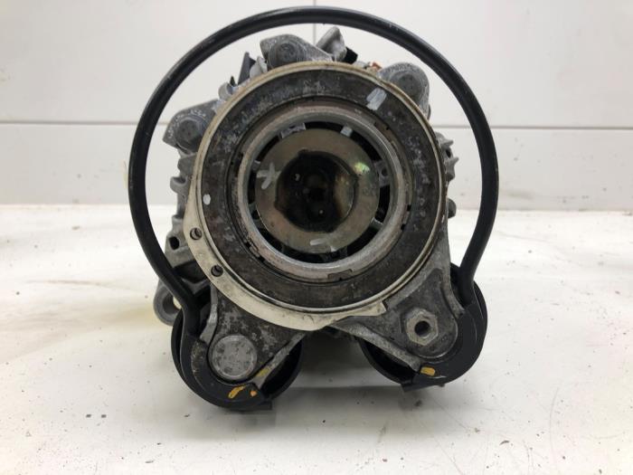 Dynamo van een Opel Grandland (X) 1.6 Turbo 16V Hybrid4 2020