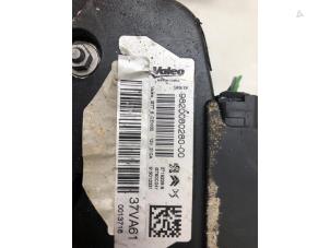 Gebruikte Dynamo Opel Grandland (X) 1.6 Turbo 16V Hybrid4 Prijs op aanvraag aangeboden door Wessel Parts & Service B.V.