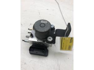 Gebruikte ABS Pomp Ssang Yong Korando 2.0 e-XDi 16V 4x4 Prijs € 199,00 Margeregeling aangeboden door Wessel Parts & Service B.V.