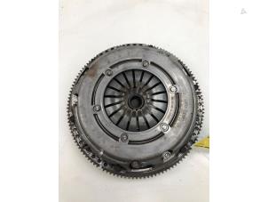 Gebruikte Vliegwiel Volkswagen T-Cross 1.0 TSI 95 12V Prijs € 225,00 Margeregeling aangeboden door Wessel Parts & Service B.V.