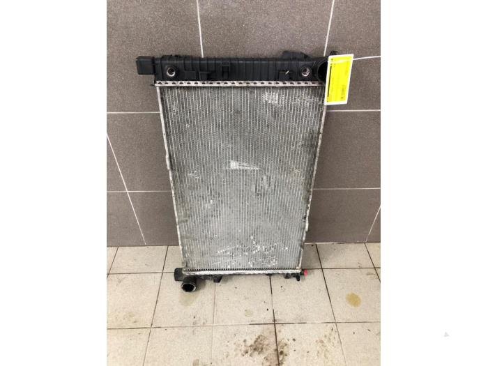 Gebruikte Radiateur Mercedes C Combi (S203) 1.8 C-180K 16V Prijs € 61,95 Margeregeling aangeboden door Wessel Parts & Service B.V.