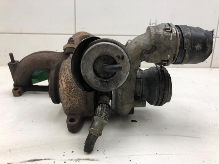Turbo van een Volkswagen Caddy Combi III (2KB,2KJ) 1.9 TDI 2004