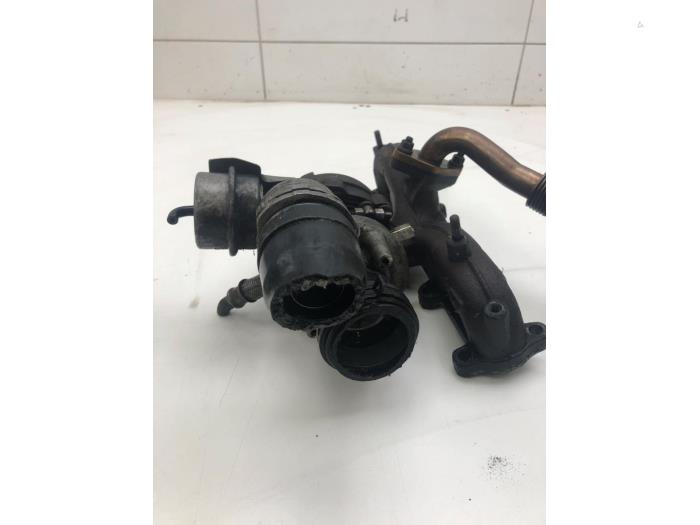 Turbo van een Volkswagen Caddy Combi III (2KB,2KJ) 1.9 TDI 2004