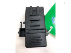 Gebruikte Stoelverwarmings module Volkswagen Up! (121) 1.0 12V EcoFuel Prijs € 39,00 Margeregeling aangeboden door Autobedrijf G.H. Wessel B.V.