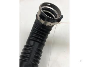 Gebruikte Intercooler Buis Mercedes A (177.0) 1.3 A-250 e Turbo 16V Prijs € 79,00 Margeregeling aangeboden door Wessel Parts & Service B.V.