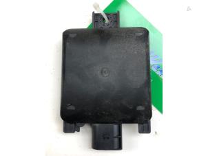 Gebruikte Radar sensor Skoda Fabia III Combi (NJ5) 1.0 TSI 12V Prijs € 175,00 Margeregeling aangeboden door Wessel Parts & Service B.V.
