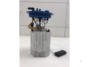 Gebruikte Tank element Pomp Skoda Fabia III Combi (NJ5) 1.0 TSI 12V Prijs € 59,00 Margeregeling aangeboden door Wessel Parts & Service B.V.