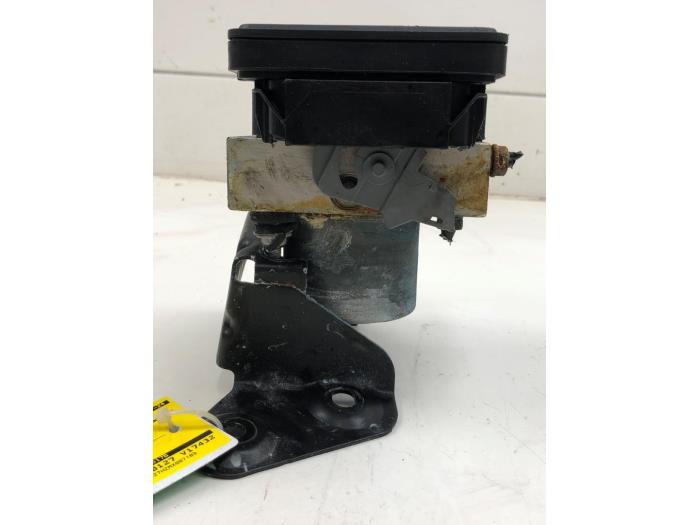 Gebruikte ABS Pomp Volkswagen Transporter T6 2.0 TDI Prijs € 471,45 Margeregeling aangeboden door Wessel Parts & Service B.V.