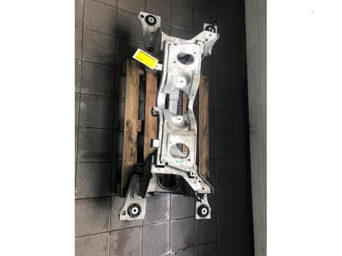 Gebruikte Subframe Opel Grandland (X) 1.6 Turbo 16V Hybrid4 Prijs € 418,95 Margeregeling aangeboden door Wessel Parts & Service B.V.