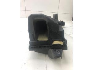 Gebruikte Luchtfilterhuis BMW 1 serie (F20) 116i 1.6 16V Prijs € 89,00 Margeregeling aangeboden door Wessel Parts & Service B.V.