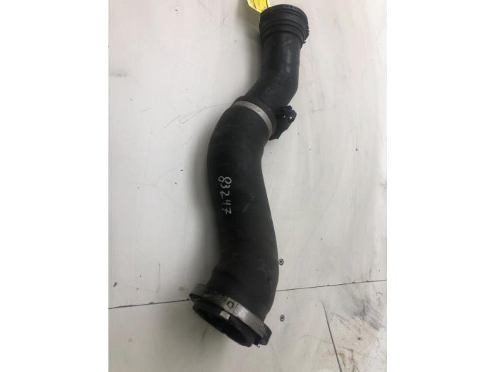 Gebruikte Intercooler Buis BMW 1 serie (F20) 116i 1.6 16V Prijs € 40,95 Margeregeling aangeboden door Wessel Parts & Service B.V.