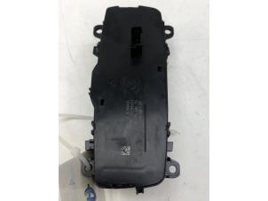 Gebruikte Licht Schakelaar BMW 1 serie (F20) 116i 1.6 16V Prijs € 29,00 Margeregeling aangeboden door Wessel Parts & Service B.V.