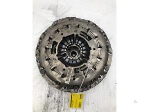 Gebruikte Dubbele massa vliegwiel BMW 1 serie (F20) 116i 1.6 16V Prijs € 175,00 Margeregeling aangeboden door Wessel Parts & Service B.V.