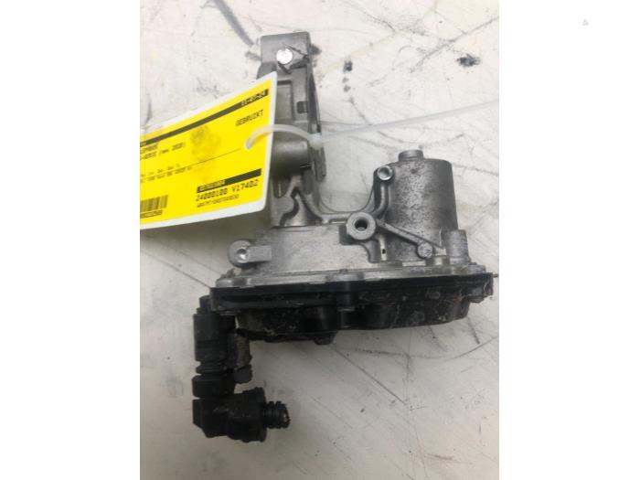 Gebruikte Gasklephuis BMW 1 serie (F40) 116d 1.5 12V TwinPower Prijs € 103,95 Margeregeling aangeboden door Wessel Parts & Service B.V.