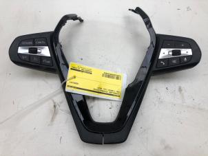 Gebruikte Schakelaar stuurbediening BMW 1 serie (F40) 116d 1.5 12V TwinPower Prijs € 125,00 Margeregeling aangeboden door Wessel Parts & Service B.V.